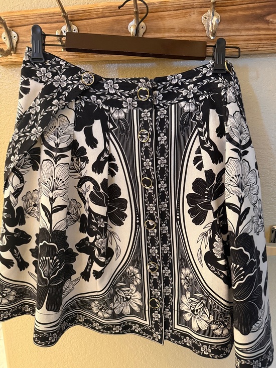 FARM Rio Dresses & Skirts - FARM Rio Black & White Floral Button-Front Circle Skirt